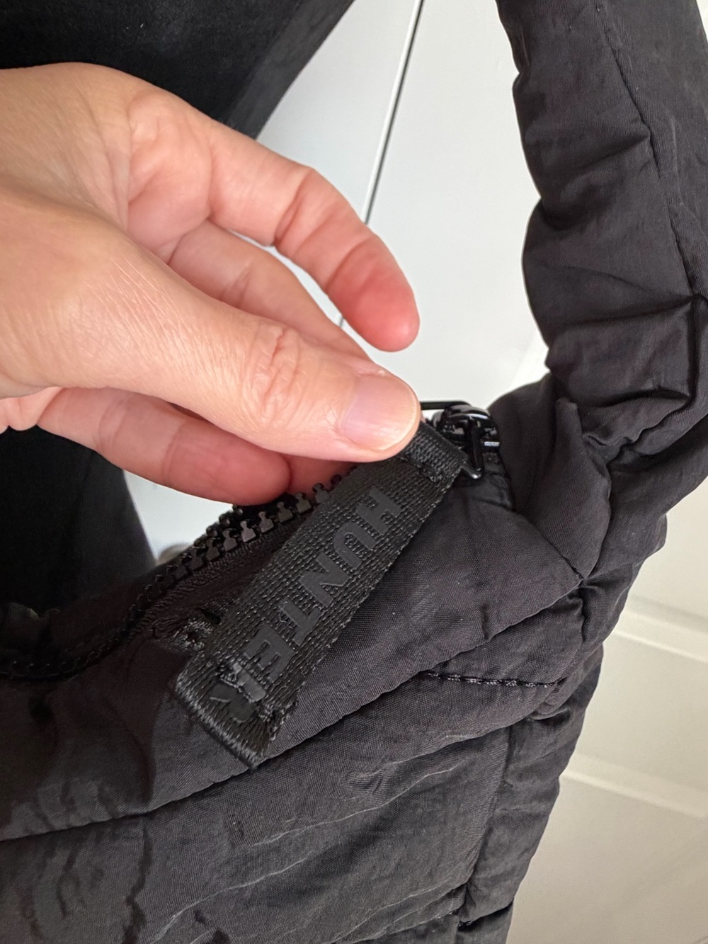 NEW Hunter Weather Proof Quilted Shoulder Bag (Black) - Picture 4 of 12
